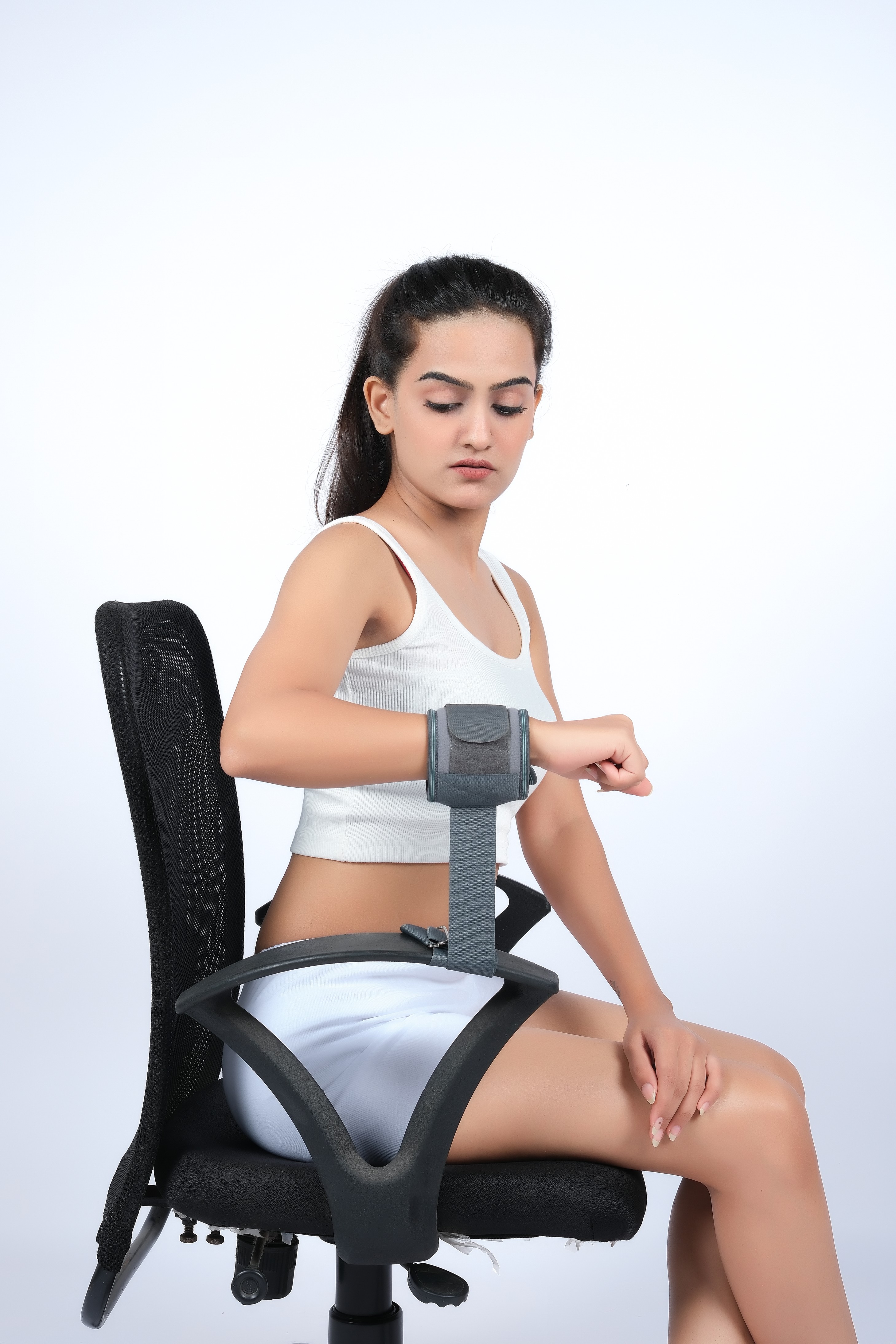 HandRestrainer